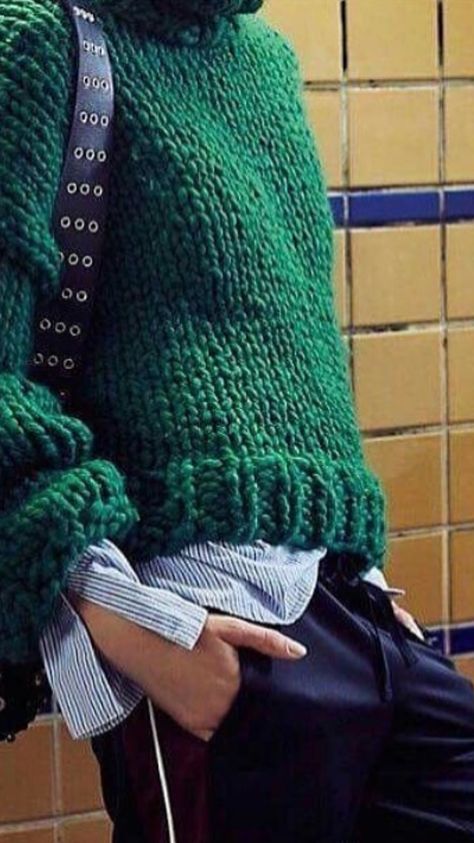 Knitting Fashion, Knitting Patterns Free Sweater, Mode Casual, Looks Street Style, Chunky Sweater, Knit Fashion, Green Sweater, Knitting Inspiration, Mode Inspiration