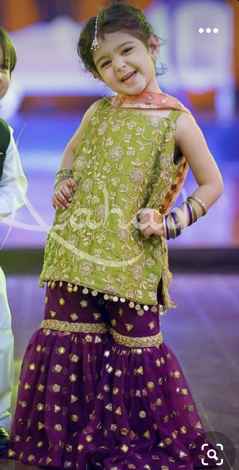 Kids Wedding Dresses Pakistani, Girls Party Dress Kids, Wedding Dresses For Kids, Kids Frocks Design, Kids Dress Wear, Kids Dress Patterns