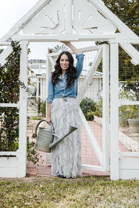 Pin for Later: Fixer Upper's Joanna Gaines Will Take Your Breath Away in These Never-Before-Seen Photos Joanna Gaines Garden, Magnolia Farms Fixer Upper, Joanne Gaines, Fixer Upper Joanna, Gaines Fixer Upper, Magnolia Fixer Upper, Fixer Upper Joanna Gaines, Joanna Gaines Style, Chip And Jo