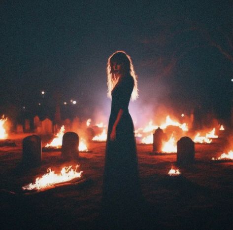 Taylor Swift Witch, Creative Story Ideas, Photos Of Taylor Swift, Lady Macbeth, Female Inspiration, Maybe In Another Life, Meredith Grey, Who Runs The World, Witch Aesthetic