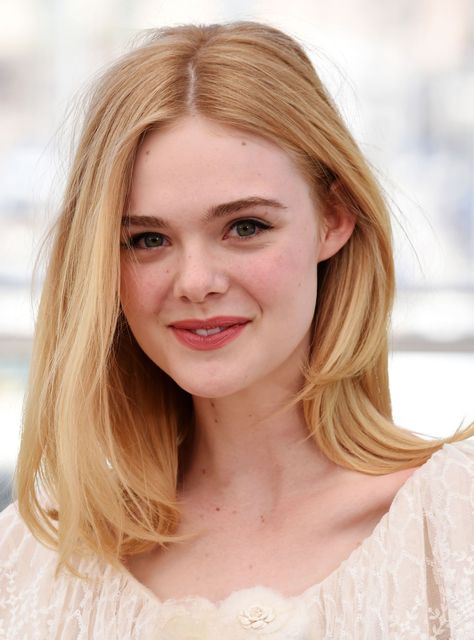 Elle Fanning Just Dyed Her Hair A Pastel Shade — & It's Gorgeous+#refinery29 Elle Fanning Hair, Ben Jones, Pretty Blonde Hair, Face App, Hairstyles For Layered Hair, Eyes Model, New Hair Colors, Light Spring, Elle Fanning