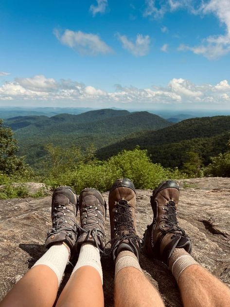 Tramping Aesthetic, Hiking Date Aesthetic, Trekking Couple, Hiking Date, Hiking Couple, Walking Gear, Mountain Couple, Camping Vibes, Mountains Hiking