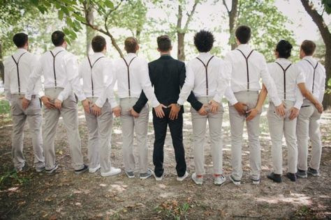 OK RIGHT? Weve seen a lot of funny groomsmen photos, but this sets a new standard for awesomeness. Groomsmen Photoshoot, Funny Groomsmen Photos, Groomsmen Pictures, Wedding Parties Pictures, Funny Wedding Pictures, Boda Ideas, Groomsmen Photos, Funny Wedding Photos, Wedding Picture Poses