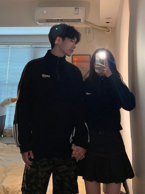 Double Dates Aesthetic, Tall Boyfriend, Cute Relationship Photos, Ulzzang Couple, Matching Couple Outfits, Korean Couple, Cute Couple Selfies, Cute Love Couple Images, Couple Outfits