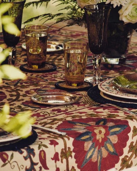 Dinner Setting, Antique Textiles, Silk Embroidery, Dinner Sets, Christmas Dinner, Table Setting, Table Decor, Dinner Party, Hand Embroidery