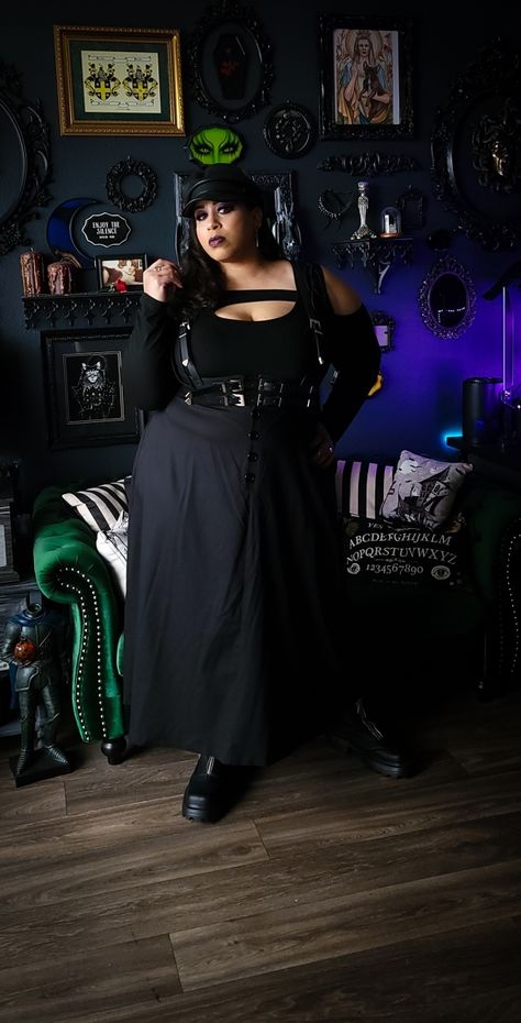 Doc Aesthetic, Plus Size Witchy Outfits, Plus Size Goth Fashion, Master And Servant, Regular Outfits, Black Alt, Witchy Outfits, Plus Size Gothic, Hippie Goth