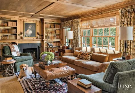 Mountain Cottage Living Room, Cozy Libraries, Traditional Living Room Designs, Highland Cottage, Cabin Chic, Seattle Homes, Cedar Homes, Casas Coloniales, Concrete House