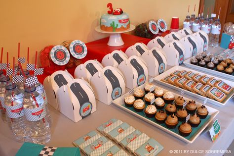 Lightning Mcqueen Party, Pixar Cars Birthday, Disney Cars Party, Disney Cars Birthday, Cars Birthday Party Disney, Car Themed Parties, Car Birthday Theme, Cars Theme Birthday Party, Cars Party