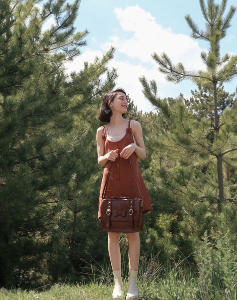 Ecosusi Bag Outfit, Leather Messenger Bags, Vintage Silhouette, Instagram Style, Leather Bow, Trendy Designs, Leather Bows, Leather Messenger, Messenger Bags