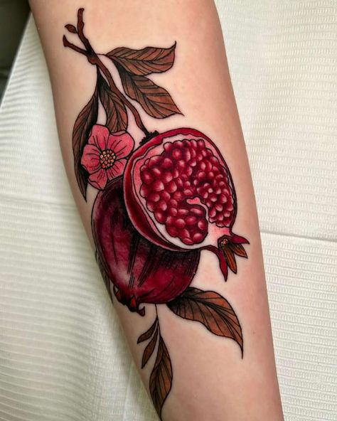 Tattoo Stockholm, Jewish Tattoo, Pomegranate Tattoo, Fruit Tattoo, Autumn Tattoo, Branch Tattoo, Spooky Tattoos, Botanical Tattoo, Head Tattoos