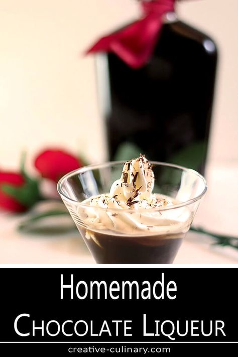 Try something easy and special and make some of this Homemade Chocolate Liqueur. It's love in a bottle! Booze Board, Homemade Liqueur Recipes, Liqueur Recipes, Homemade Liquors, Homemade Kahlua, Chocolate Vodka, White Chocolate Liqueur, Canned Drinks, Drink Recipies