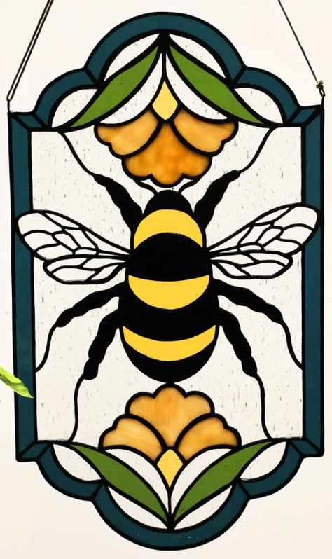 Bee Stained Glass Pattern, Tiffany Stained Glass Patterns, Glass Sketch, Wood Mosaics, Stained Glass Tattoo, Diy Stained Glass Window, Glass Window Art, Surrounded By Flowers, Making Stained Glass