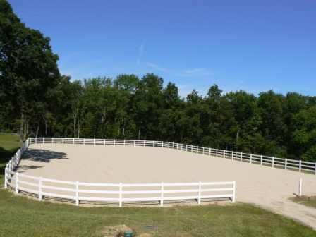 Outdoor ring Horse Riding Arena, Equine Stables, Backyard Barn, Horse Room, Riding Arena, Horse Barn Ideas Stables, Horse Arena, Dream Stables, Dream Horse Barns