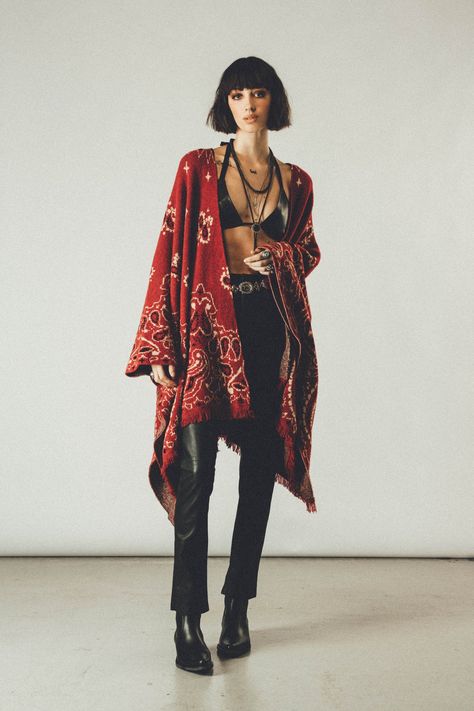 Western Poncho, Poncho Outfit, Red Kimono, Fringe Fabric, Western Outfits, Independent Designers Fashion, Punk Fashion, Kimonos, Western Fashion