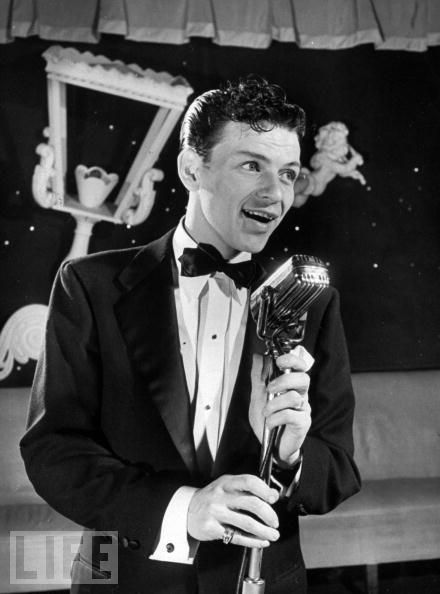 1940-02-01 Frank Sinatra makes his singing debut in Indianapolis with the Tommy Dorsey Orchestra Tommy Dorsey, Mia Farrow, Gene Kelly, Ava Gardner, Billie Holiday, Dean Martin, Big Band, Frank Sinatra, Golden Age Of Hollywood