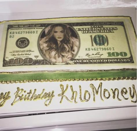 Khloè Kardashian's 31st Birthday... celebrated with "KhloMoney" cake! cred: Kylie Jenner instagram Khlo Money, Money Birthday Cake, Kloe Kardashian, Money Cake, 32 Birthday, Birthday Goals, Birthday Ideas For Her, 31st Birthday, A Birthday Cake