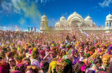 Spring Holidays Holi Festival Photography, Holi Festival India, Radha Krishna Temple, Happy Holi Images, India Festival, Holi Festival Of Colours, Festival Of Colors, Krishna Temple, Holi Images