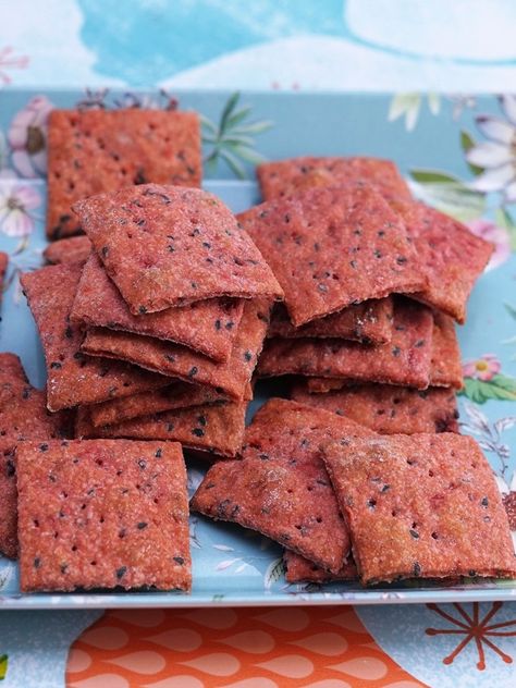 beetroot crackers Beetroot Crackers, Beet Crackers, Seed Crackers Recipe, Seeds Recipes, Pizza Wheel, Nigella Seeds, Cracker Recipes, Beets, Tray Bakes