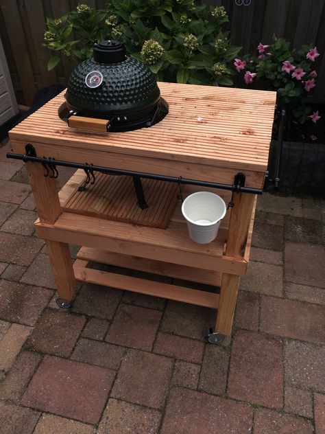 BBQ meubel Kamado Mini (Blokker) Kamado Joe Table, Bbq Vibes, Kamado Grill Table, Kamado Table, Green Egg Bbq, Kamado Bbq, Grill Stand, Kitchen Design Gallery, Bbq Table