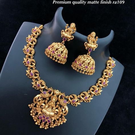 Jwellery Trending 2022, Temple Jewellery Necklace, Antique Necklace Gold, Wedding Jewelry Sets Bridal Jewellery, Temple Jewelry Necklace, Gold Temple Jewellery, Antique Necklaces Design, Gold Bangles For Women, Pink Jewels