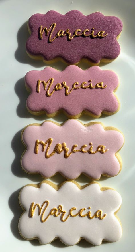 Royal icing Name Cookies, Royal Cookies, Icing Design, Sugar Cookie Royal Icing, Mom Party, Plaque Cookies, Royal Icing Decorations, Sugar Cookie Designs, Name Plaque