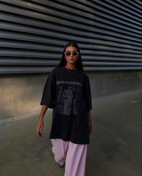 Long Shorts Outfits Street Style, Big Tee Shirt Outfits, 여름 스타일, Classy Dress Outfits, Chill Outfits, Ideas Outfit, Modieuze Outfits, Mein Style, Outfits Fall