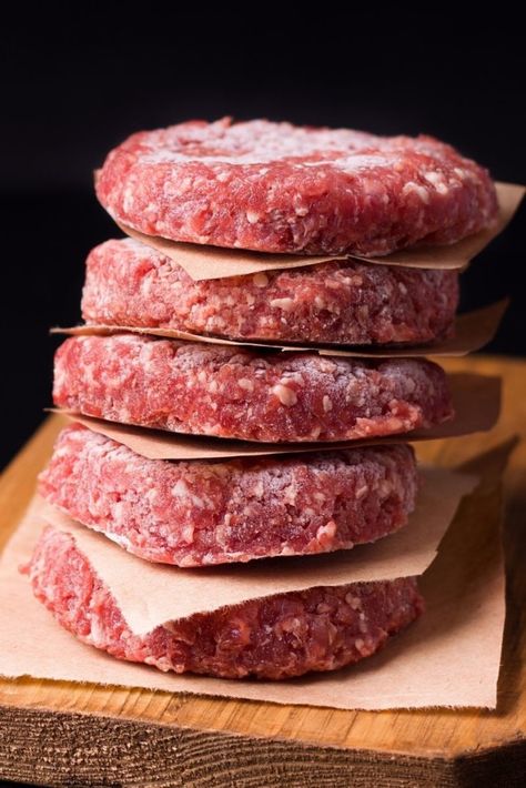 How to make frozen hamburgers in the air fryer. Includes how to freeze them for best results and how to add cheese on them too! Uses ground beef. Venison Burgers, Braised Chicken Breast, Frozen Beef, Omaha Steaks, Beef Sliders, Ground Sirloin, Air Fry Recipes, Hamburger Patties, Air Fryer Healthy