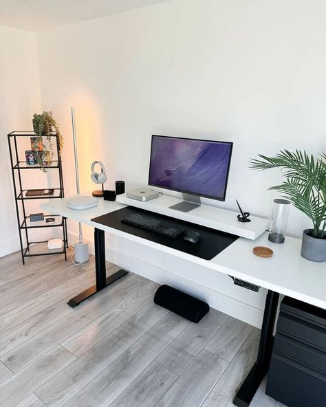 Happy Setup 👨‍💻 📸 @tocbtech If you like setup related content follow Us... #deskgoals #desksetup #productivespaces #minimalsetup #deskinspiration #desktour #setupwars #creativespaces #workspaces #workstation #deskdecor #bedroominspo #setupinspiration #dreamsetup #desklife #diysetup #workspaceinspo #cleansetup #officedesign #officedecor #pcsetup #homeoffice #workspaceinspo #setuptour Minimal Workspace, Monochrome Home, Minimal Monochrome, Coding Tutorials, Minimalist Desk, Desk Inspiration, Aesthetic Space, Computer Room, Gaming Room Setup