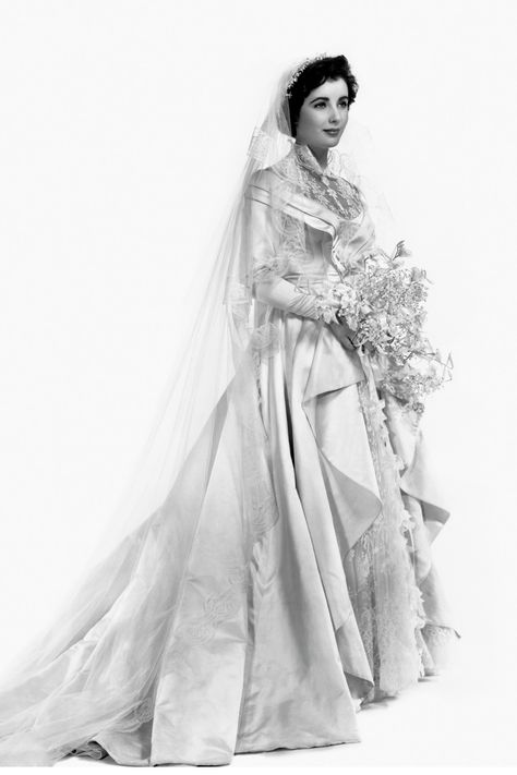 Celebrity Weddings - Famous Weddings (BridesMagazine.co.uk) (BridesMagazine.co.uk) Elizabeth Taylor Wedding, Cotton Wedding Dresses, Dress Preservation, Taylor Wedding, Wedding Dress Preservation, Iconic Weddings, Cotton Wedding, Wedding Movies, Vintage Wedding Photos