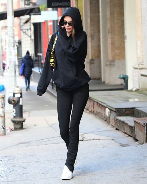 Robert Kardashian Jr, Comfy Vibes, Chill Style, Kendall Jenner Street Style, Robert Kardashian, Models Off Duty Style, Kendall Style, Kendall Jenner Outfits, Teen Choice Awards