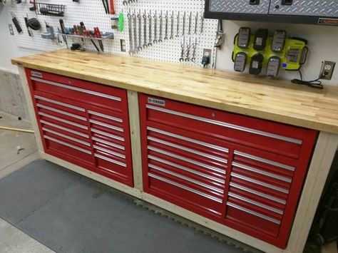 Atelier Automobile, Workbench Ideas, Overhead Garage Storage, Overhead Garage, Small Garage, Garage Remodel, Interior Vintage, Garage Work Bench, Diy Garage Storage