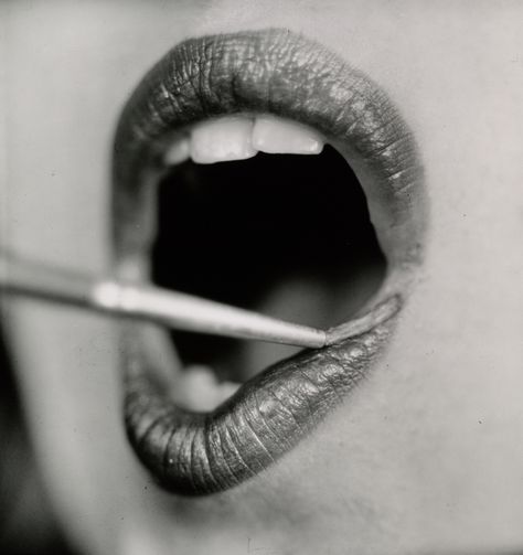 Lipstick , New York, 1959 Gelatin silver print © Condé Nast Irving Penn Flowers, Irving Penn Portrait, Contrast Photos, National Lipstick Day, Twitter News, Drawing Help, Irving Penn, Ceramic Hair Straightener, American Photography