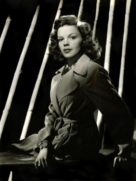 Judy Garland Judy Garland Quotes, Judy Garland Show, Meet Me In St Louis, Harvey Girls, Vintage Hollywood Stars, She Walks In Beauty, Woman Movie, Judy Garland, Hollywood Legends