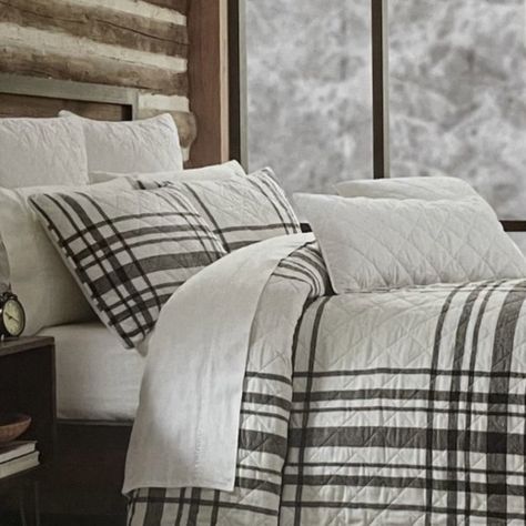 Buy Neutral Black & Beige Ivory stripped Flannel QUEEN SIZE Cotton Comfy Quilt at Walmart.com Hunting Cabin Decor Interior Design, Black And Cream Bedroom, Masculine Bedding, Modern Farmhouse Bedding, Southwestern Bedding, Hunting Cabin Decor, Rustic Bedding Sets, Men's Bedding, Cream Bedrooms