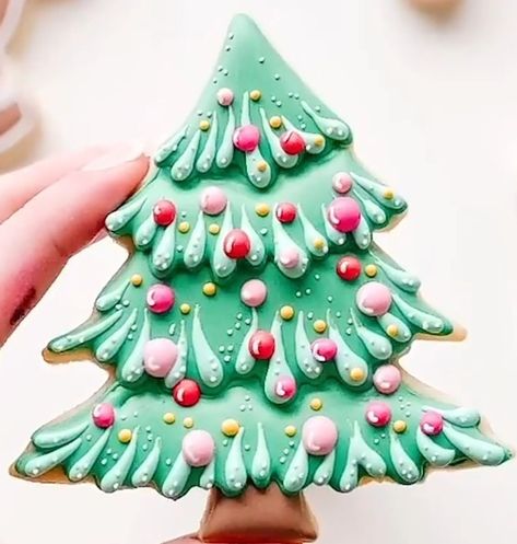 Christmas Tree Biscuits, No Christmas Tree, Biscuit Decoration, Tree Cookies, Cookie Tutorials, Christmas Tree Cookies, Xmas Cookies, Fancy Cookies, Creative Cookies