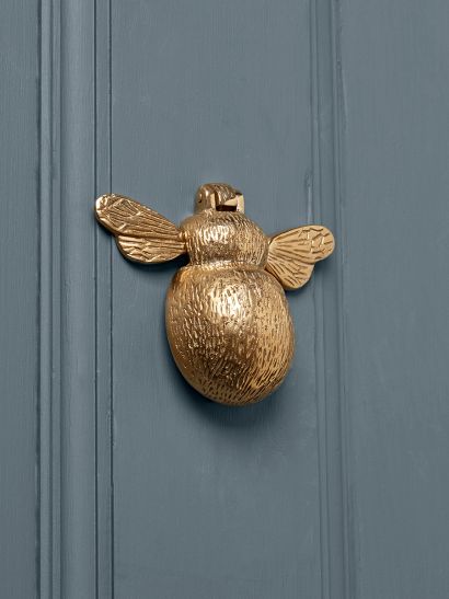 Bee Door Knocker, Front Door Inspiration, Door Knockers Unique, Notes Craft, Cox And Cox, Door Inspiration, Front Door Colors, Bee Print, Door Knocker