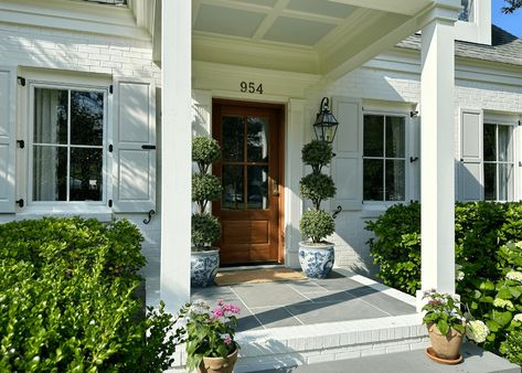 Exterior Lake House, Shutter Paint Colors, Brick Paint Colors, Classic Southern Home, House Design Aesthetic, Benjamin Moore Exterior, House With Land, Outdoor Vibes, Porch Landscaping