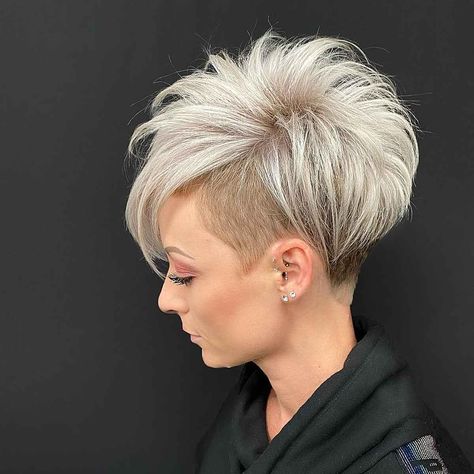 26 Edgy Pixie Cuts for Women of All Ages and Hair Textures Edgy Pixie Hairstyles, Undercut Hairstyles Women, Funky Short Hair, Edgy Pixie Cuts, Edgy Pixie, Short Hair Pixie Cuts, Spiked Hair, Messy Short Hair, Short Hair Undercut