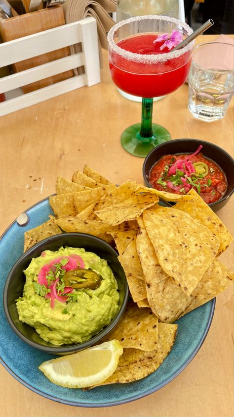 Chips And Guac, Guacamole Chips, I Love Food, Guacamole, Love Food, Food And Drink, Chips