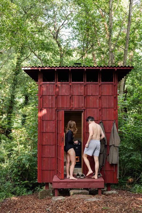 built works' scandinavian-like drying shed sauna nestles in east sussex Off Grid Sauna, Shed Sauna, Tiny Sauna, Forest Sauna, Finish Sauna, Scandinavian Sauna, Scandinavian Saunas, Corrugated Roof, Wood Sauna