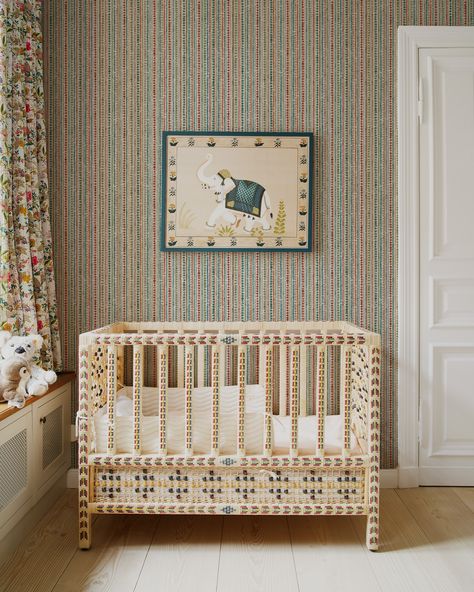 I can’t get over how charming this nursery is! The bespoke crib by @mariecarolinewillms showcases incredible attention to detail and love. Paired with our vibrant Flurry wallpaper in Multi, this space comes alive, creating a cozy haven bursting with personality. It’s clear that Flurry has found its perfect home with you, @norabeckershaus ! 🌈✨ What do you think of this delightful design? Let me know in the comments! #nurseryinspiration #interiordesign #homedecor Crib Design, Pink Crib, Sweet Nursery, Kid Bedroom, Nursery Inspiration, Baby Crib, Perfect Home, Baby Cribs, Boy Nursery