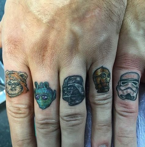 Finger Tattoos Men, Lightsaber Tattoo, Side Hand Tattoos, Dragon Tattoo Back Piece, Tattoo Concepts, Knuckle Tattoos, Circle Tattoos, Dragon Sleeve Tattoos, Hand Tats