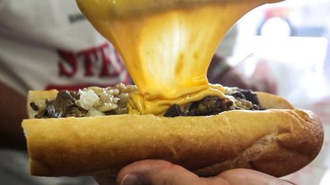 Pennsylvania Food, Philadelphia Cheesesteak, Philly Cheese Steak Recipe, Kraft Cheese, Cheese Whiz, Beef Dip, Philly Food, Slider Sandwiches, Types Of Sandwiches