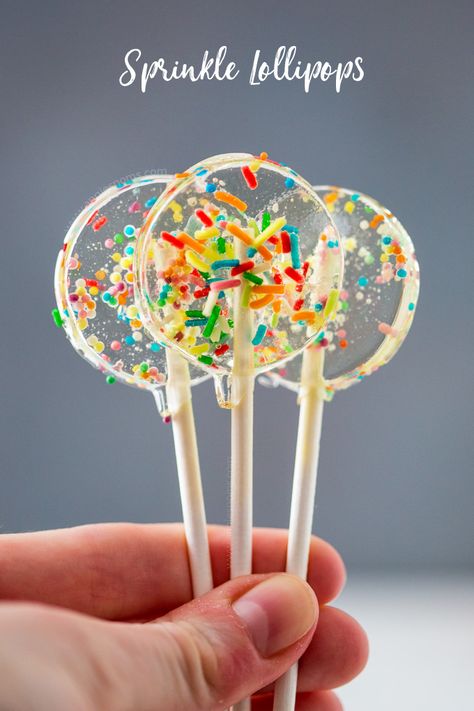 These Sprinkle Lollipops are quick to make and filled with sugar strands and sprinkles. They are just perfect for any celebration! Homemade Lollipops, Lollipop Recipe, Best Sweets, Homemade Candies, Rainbow Sprinkles, Dessert Spoons, Cake Pop, Hard Candy, Candy Recipes