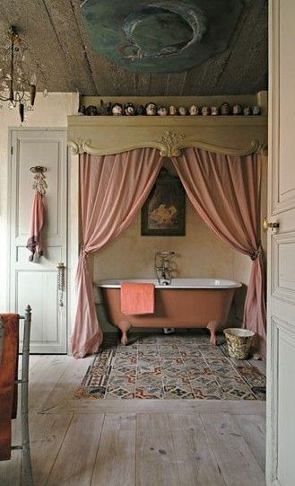 Elegant hidden bathtub  This is that awkward moment when I don't really believe it pinned it...is there 2? Romantic Room Design, Baie Vintage, Baths Interior, Romantic Room, Chic Bathrooms, Design Del Prodotto, Style At Home, Beautiful Bathrooms, Home Fashion