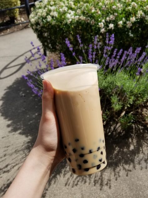 Lychee milk tea cred to seokjin kim💘 Tea Website, Bubble Tea, Milk Tea, Glass Of Milk, Nom Nom, Milk, Bubbles, Cafe, Tea