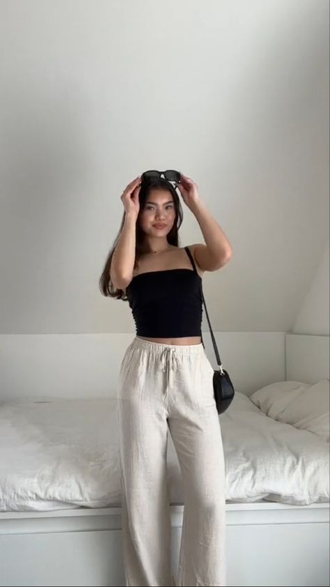 Casual College Outfits Summer, Linnebyxor Outfit, Flowy Pants Outfit, Linen Pants Outfit, Hot Summer Outfits, College Outfits Summer, Summer Pants Outfits, Casual College Outfits, Europe Outfits