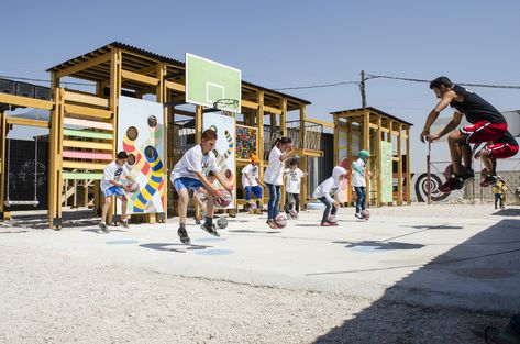 Emergency House, Syrian Children, World Refugee Day, Temporary Housing, Community Space, Urban Furniture, Space Images, Emergency Response, Public Space