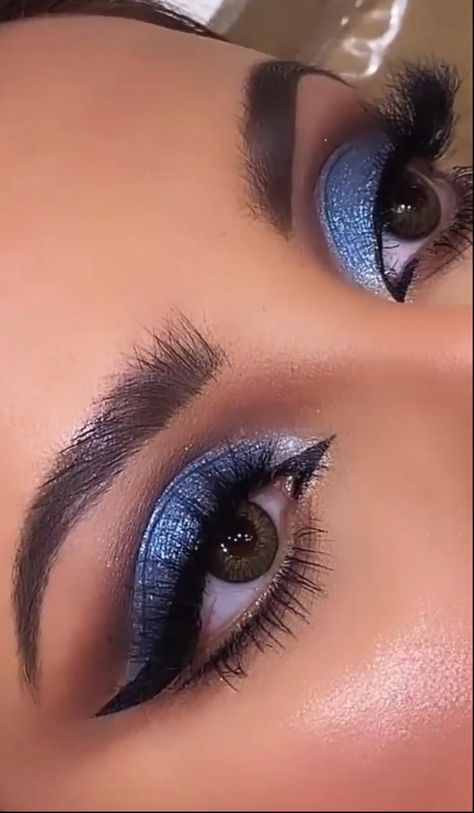 Quiencera Makeup Looks Blue, Eid Makeup Look For Blue Dress, Makeup On Blue Dress Indian, Quinceanera Makeup Blue Silver, Dark Blue Quince Makeup, Navy Blue Eyeshadow, Cousin Wedding, Makeup Content, Blue Abaya