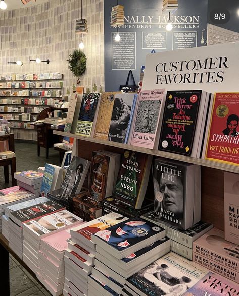 Bookstore Employee Aesthetic, Bookstore Date, Bookstore Job Aesthetic, Bookshopping Aesthetic, Aesthetic Book Store Pictures, Used Bookstore Aesthetic, Funny Weather, Owl Books, Reading Motivation